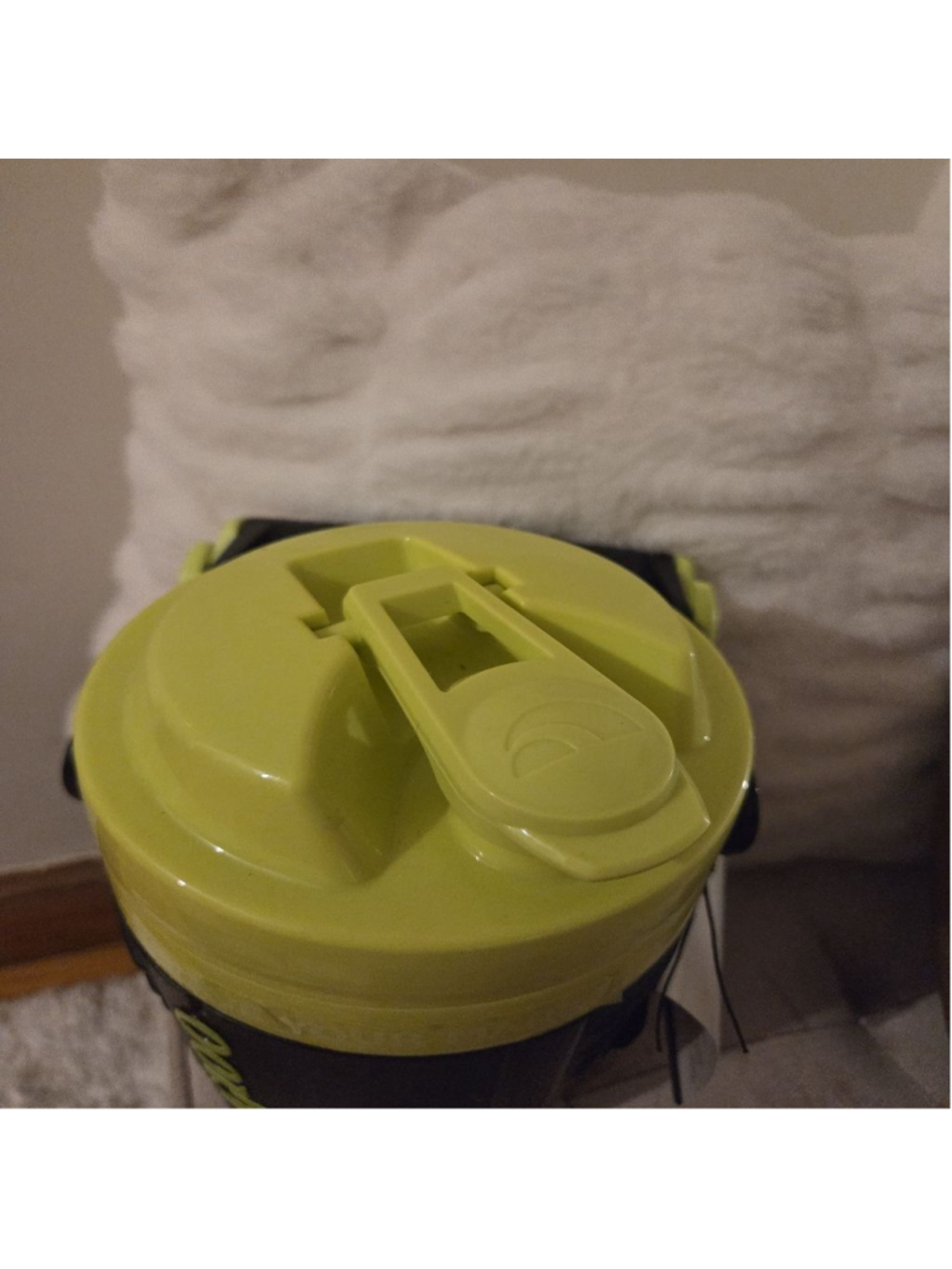 Igloo Proformance 1/2 Gallon Water Bottle & Thermos in Black & Green - Picture 11 of 16